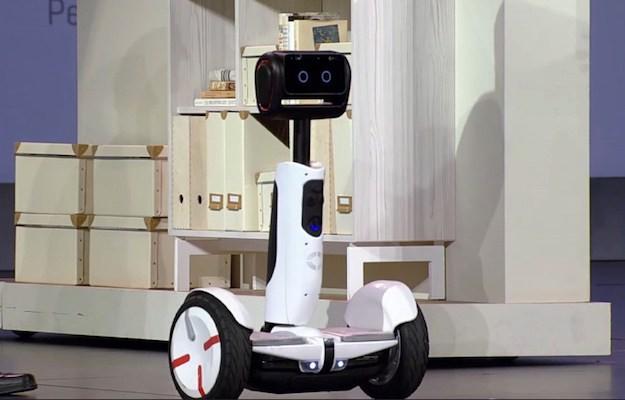 Segway推平衡車式機器人管家 能躲避障礙物